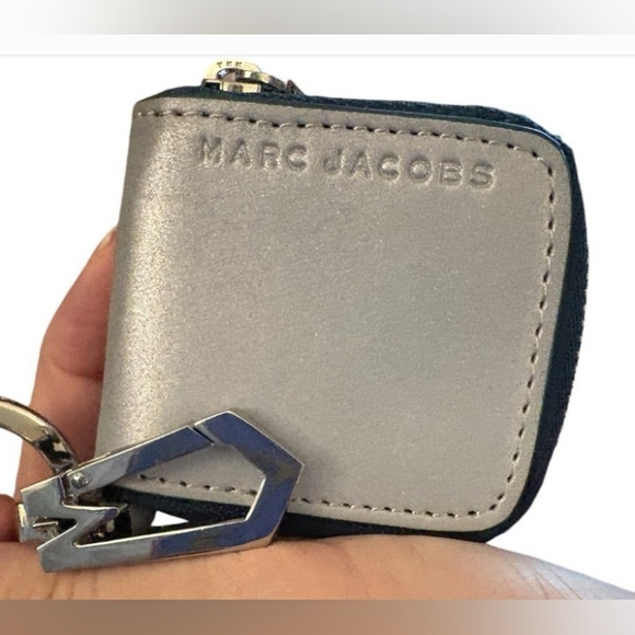 Marc Jacobs Bag Charm - Zip Around Coin Purse Key Chain - Picture 2 of 7